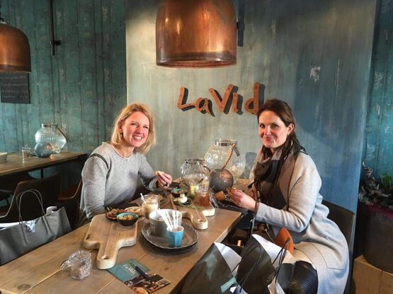 Speciale Unieke bartafels van ijzer met gietijzeren fittingen Speciale Unieke bartafels van ijzer met gietijzeren fittingen