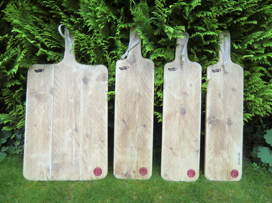 Diverse modellen broodplanken voor Kaaswinkel Liefde & Ambacht Veenendaal Diverse modellen broodplanken voor Kaaswinkel Liefde & Ambacht Veenendaal