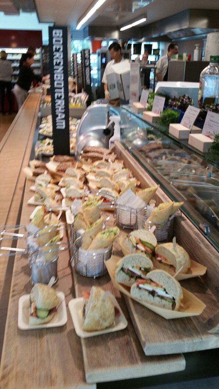 Bedrijfsrestaurant( cateraar Sodexo) van het hoofdkantoor SNS Reaal. Bedrijfsrestaurant( cateraar Sodexo) van het hoofdkantoor SNS Reaal.